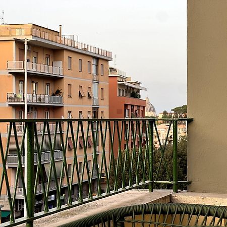 Near Vatican, Irnerio 47 Guest House Рим Екстериор снимка