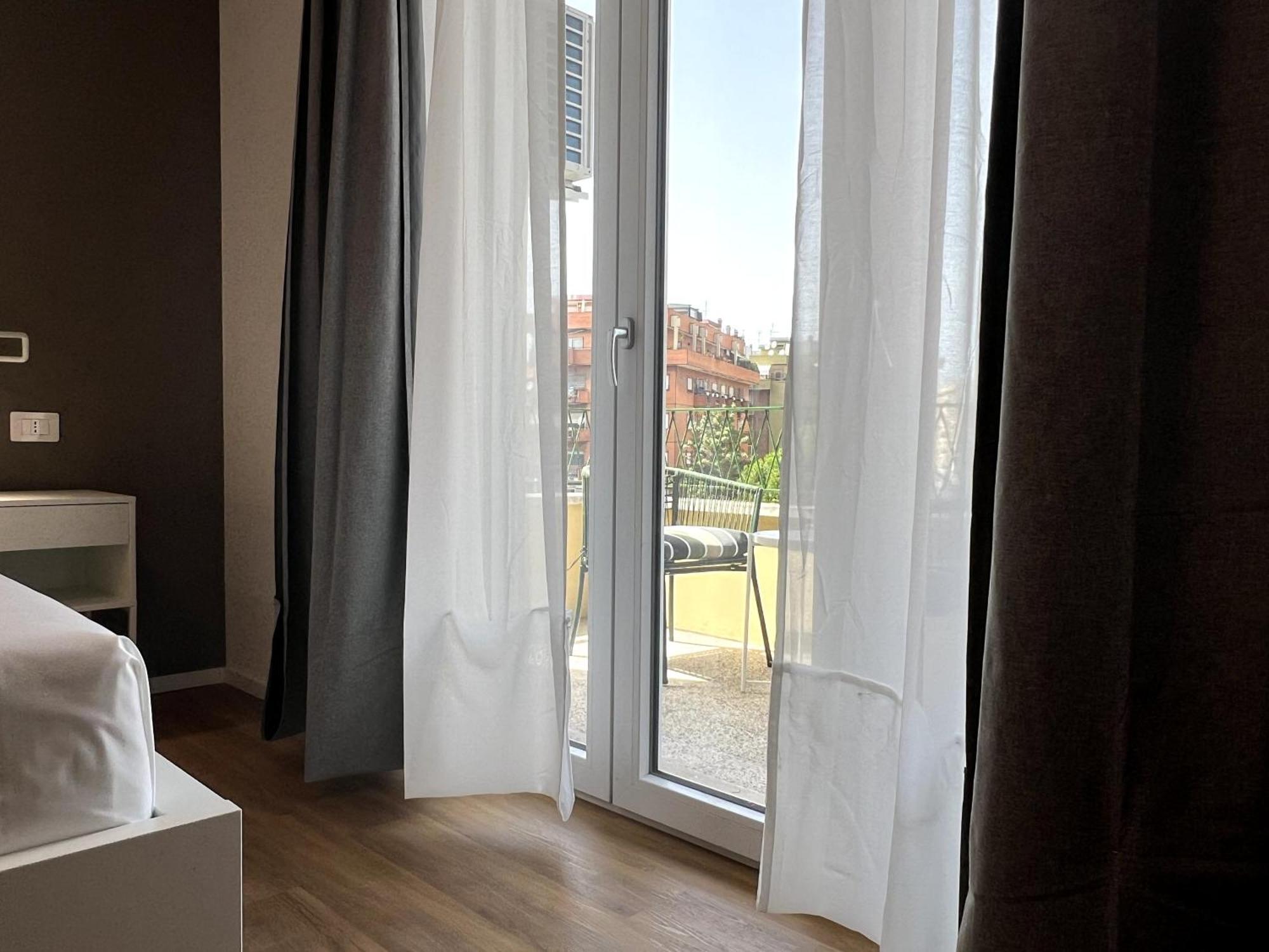 Near Vatican, Irnerio 47 Guest House Рим Екстериор снимка