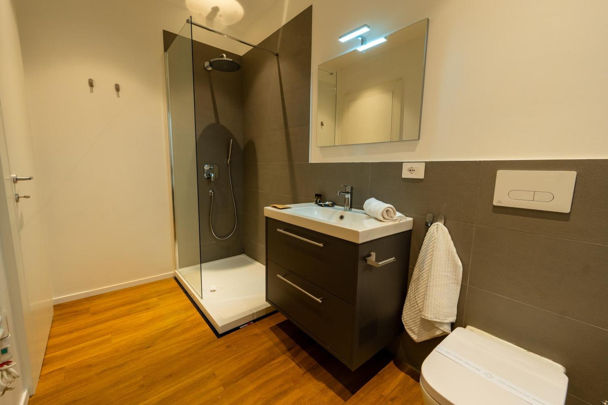 Near Vatican, Irnerio 47 Guest House Рим Екстериор снимка