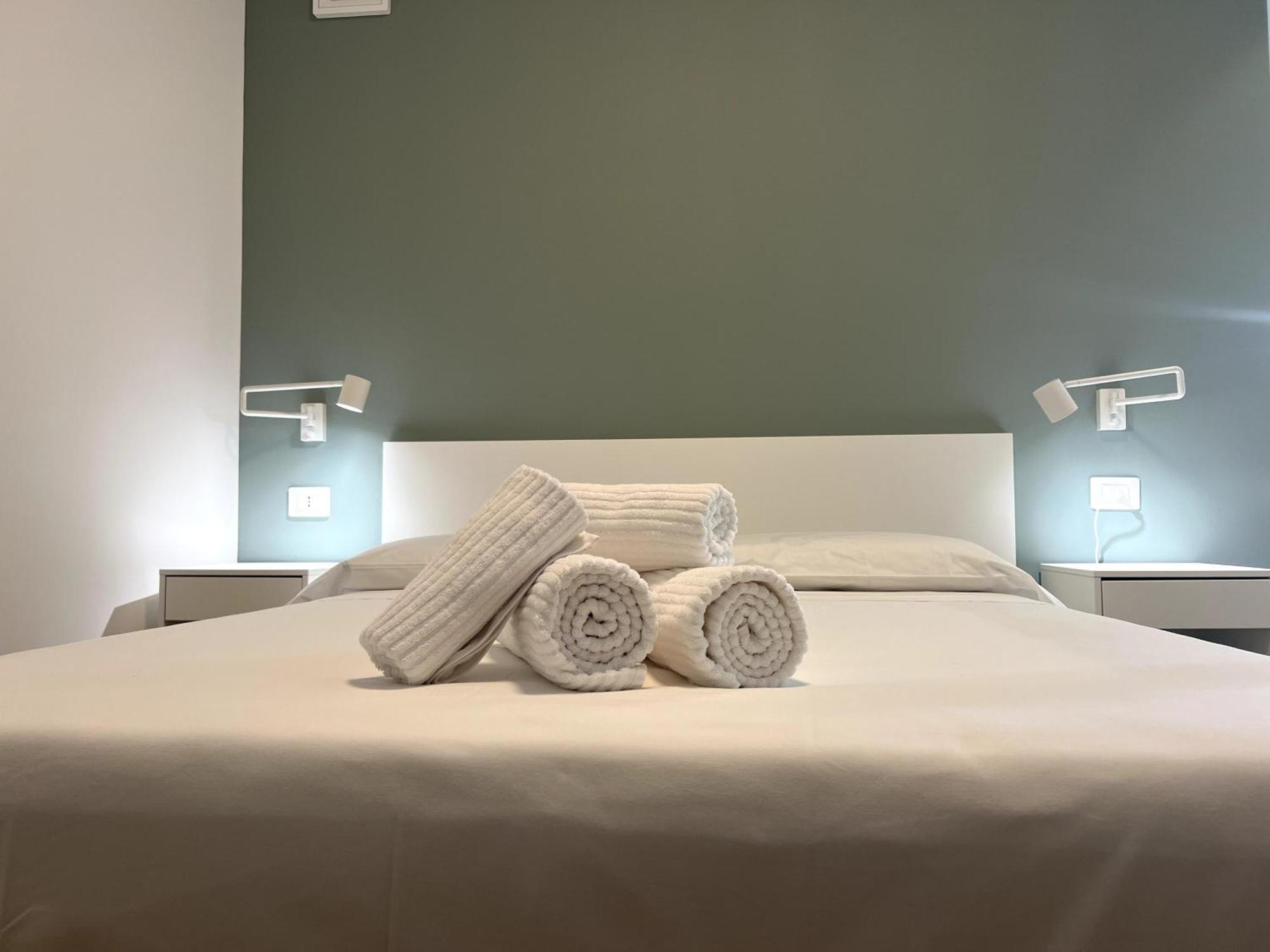 Near Vatican, Irnerio 47 Guest House Рим Стая снимка