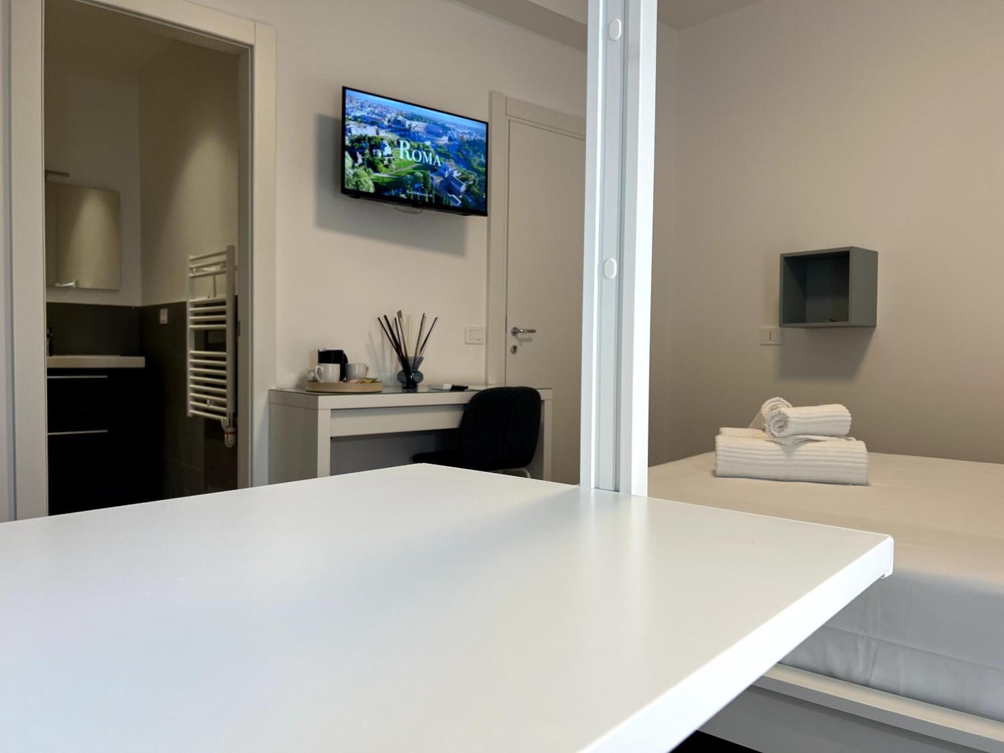 Near Vatican, Irnerio 47 Guest House Рим Стая снимка
