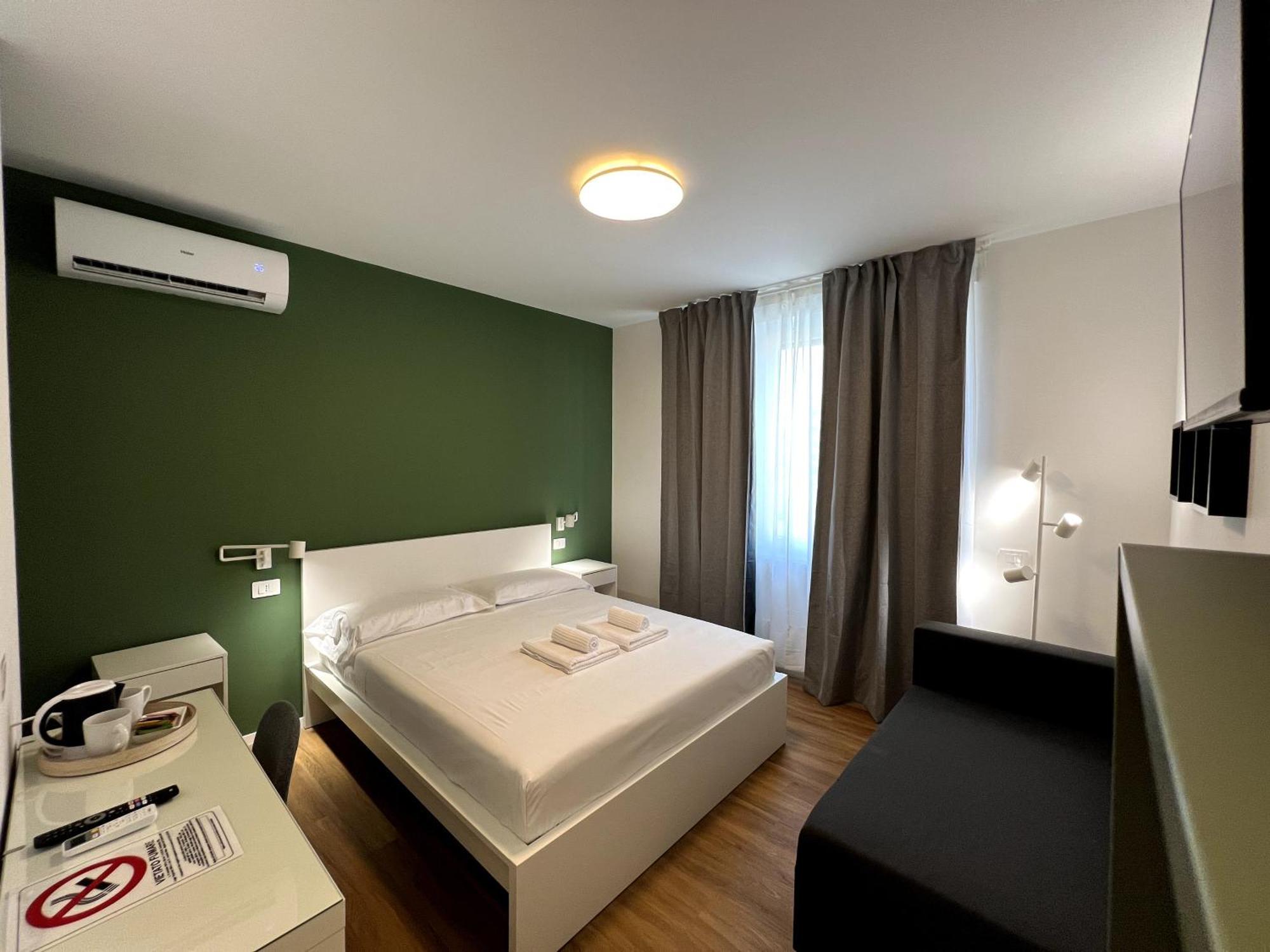 Near Vatican, Irnerio 47 Guest House Рим Стая снимка