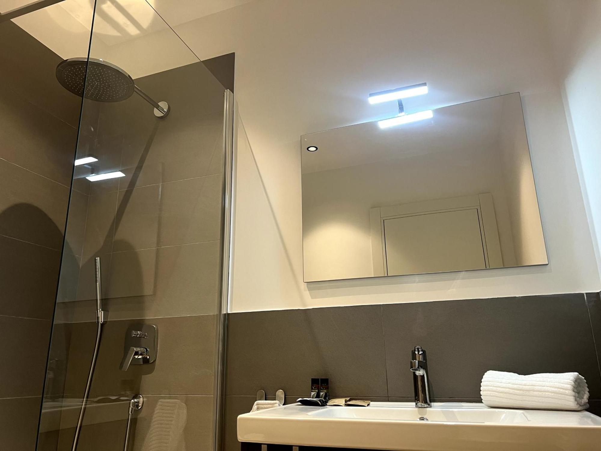 Near Vatican, Irnerio 47 Guest House Рим Стая снимка