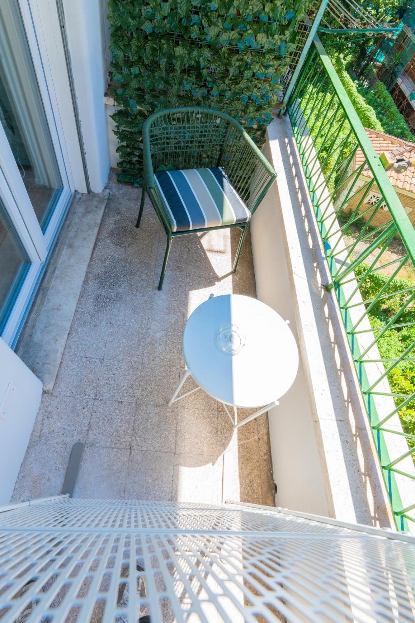 Near Vatican, Irnerio 47 Guest House Рим Стая снимка