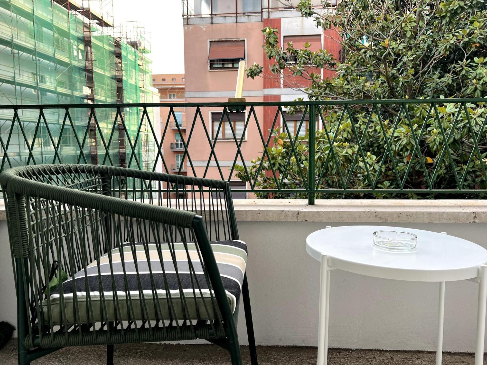 Near Vatican, Irnerio 47 Guest House Рим Стая снимка